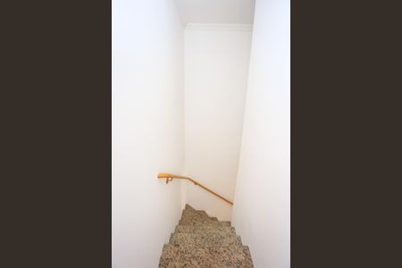 escada de casa para alugar com 2 quartos, 140m² em Jardim Bom Tempo, Taboão da Serra