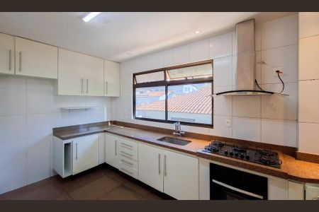 Apartamento à venda com 180m², 4 quartos e 3 vagasCozinha