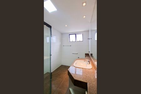 Apartamento à venda com 180m², 4 quartos e 3 vagasBanheiro da Suíte 1