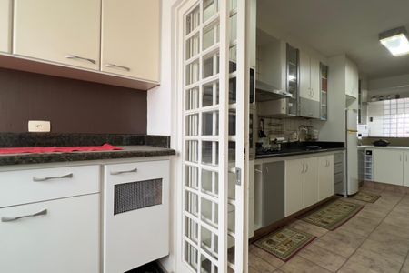 Casa à venda com 400m², 3 quartos e 5 vagas Casa à venda com 400m², 3 quartos e 5 vagasCozinha