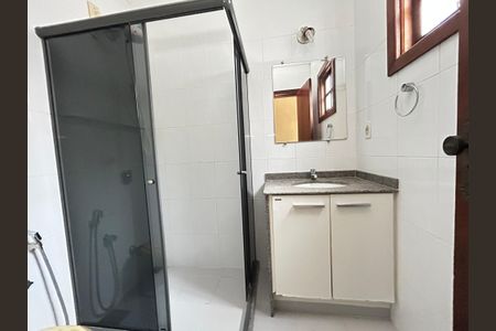 Casa à venda com 240m², 3 quartos e 3 vagasBanheiro detalhe