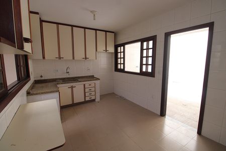 Casa à venda com 240m², 3 quartos e 3 vagasCozinha 1