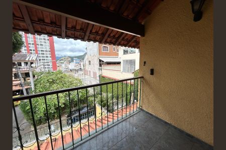 Casa à venda com 240m², 3 quartos e 3 vagasVaranda do Quarto 1