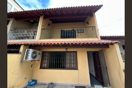 Casa à venda com 240m², 3 quartos e 3 vagasFachada