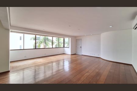Apartamento para alugar com 160m², 4 quartos e 2 vagas Apartamento para alugar com 160m², 4 quartos e 2 vagasSala