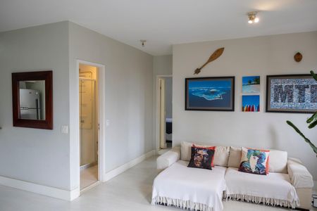 Sala de apartamento à venda com 3 quartos, 68m² em Jardim Tupanci, Barueri