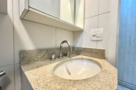 Apartamento à venda com 72m², 2 quartos e 2 vagas Apartamento à venda com 72m², 2 quartos e 2 vagasBanheiro da Suíte