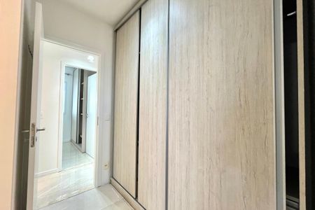 Apartamento à venda com 72m², 2 quartos e 2 vagas Apartamento à venda com 72m², 2 quartos e 2 vagasCloset da suíte