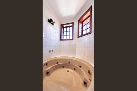 Casa à venda com 498m², 4 quartos e 4 vagas Casa à venda com 498m², 4 quartos e 4 vagasBanheiro Suite 1