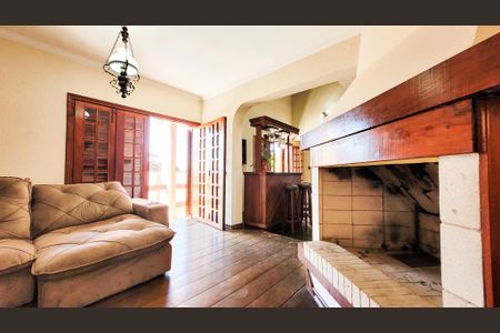 Casa à venda com 498m², 4 quartos e 4 vagas Casa à venda com 498m², 4 quartos e 4 vagasSala