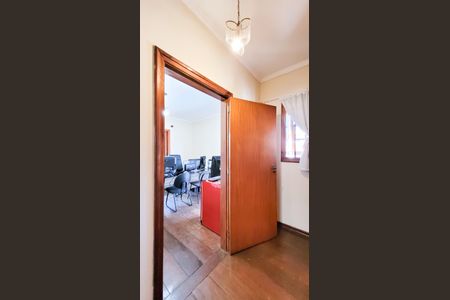 Casa à venda com 498m², 4 quartos e 4 vagas Casa à venda com 498m², 4 quartos e 4 vagasCloset Suite 2
