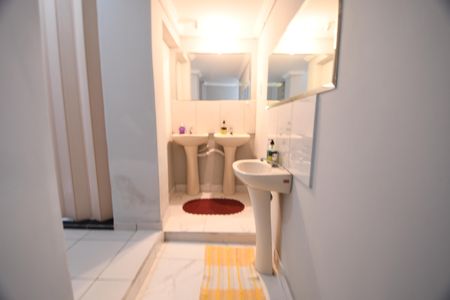 Casa à venda com 367m², 9 quartos e 6 vagasCasa Fundos 3 - Banheiro