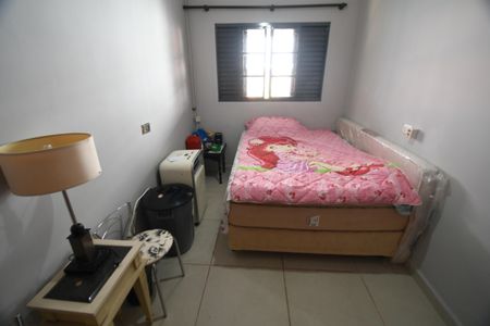 Casa à venda com 367m², 9 quartos e 6 vagasQuarto 2