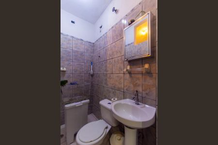 Casa à venda com 80m², 2 quartos e 1 vaga Casa à venda com 80m², 2 quartos e 1 vagaEdícula - Banheiro