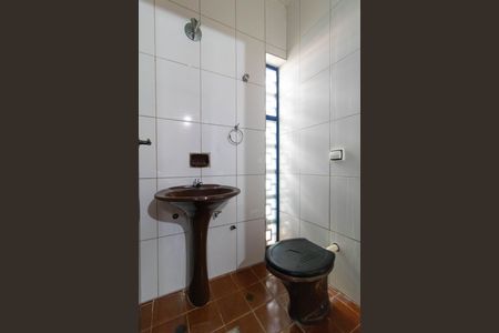 Casa à venda com 250m², 4 quartos e 2 vagas Casa à venda com 250m², 4 quartos e 2 vagasLavabo