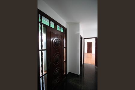 Casa à venda com 250m², 4 quartos e 2 vagas Casa à venda com 250m², 4 quartos e 2 vagasSala