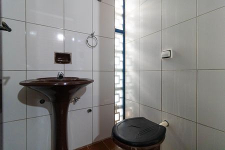 Casa à venda com 250m², 4 quartos e 2 vagas Casa à venda com 250m², 4 quartos e 2 vagasLavabo