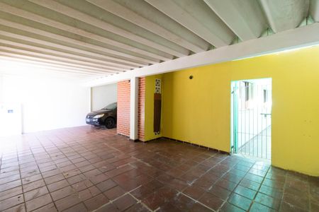 Casa à venda com 250m², 4 quartos e 2 vagas Casa à venda com 250m², 4 quartos e 2 vagasGaragem