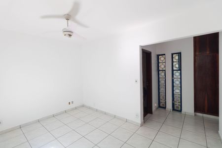 Casa à venda com 250m², 4 quartos e 2 vagas Casa à venda com 250m², 4 quartos e 2 vagasSuíte