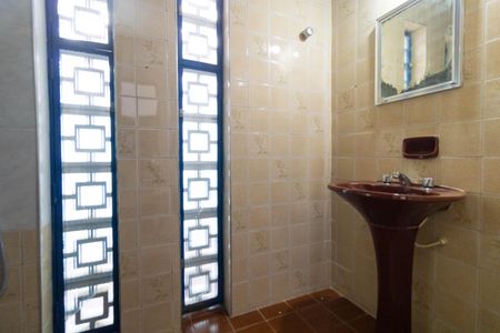 Casa à venda com 250m², 4 quartos e 2 vagas Casa à venda com 250m², 4 quartos e 2 vagasBanheiro