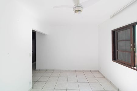Casa à venda com 250m², 4 quartos e 2 vagas Casa à venda com 250m², 4 quartos e 2 vagasSuíte
