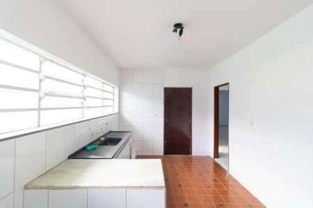 Casa à venda com 250m², 4 quartos e 2 vagas Casa à venda com 250m², 4 quartos e 2 vagasCozinha