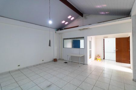 Casa à venda com 250m², 4 quartos e 2 vagas Casa à venda com 250m², 4 quartos e 2 vagasSala