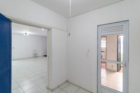 Casa à venda com 250m², 4 quartos e 2 vagas Casa à venda com 250m², 4 quartos e 2 vagasSala