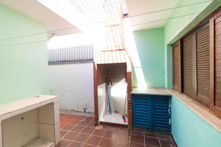 Casa à venda com 250m², 4 quartos e 2 vagas Casa à venda com 250m², 4 quartos e 2 vagasChurrasqueira