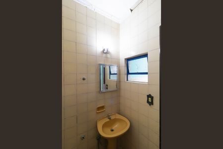 Casa à venda com 250m², 4 quartos e 2 vagas Casa à venda com 250m², 4 quartos e 2 vagasBanheiro de Serviço