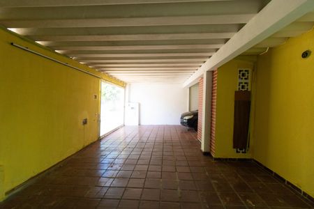 Casa à venda com 250m², 4 quartos e 2 vagas Casa à venda com 250m², 4 quartos e 2 vagasGaragem