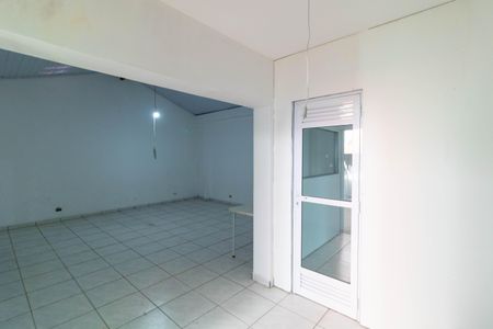 Casa à venda com 250m², 4 quartos e 2 vagas Casa à venda com 250m², 4 quartos e 2 vagasSala