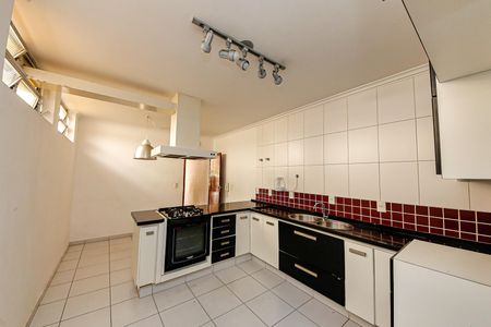 Casa à venda com 240m², 3 quartos e 3 vagas Casa à venda com 240m², 3 quartos e 3 vagasCozinha