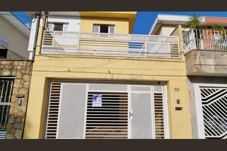 Casa à venda com 240m², 3 quartos e 3 vagas Casa à venda com 240m², 3 quartos e 3 vagasFachada