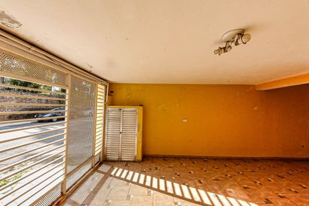 Casa à venda com 240m², 3 quartos e 3 vagas Casa à venda com 240m², 3 quartos e 3 vagasGaragem