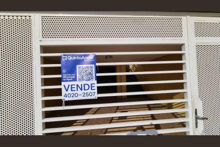 Casa à venda com 240m², 3 quartos e 3 vagas Casa à venda com 240m², 3 quartos e 3 vagasPlaca