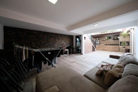 Casa à venda com 180m², 4 quartos e 4 vagasÁrea Gourmet