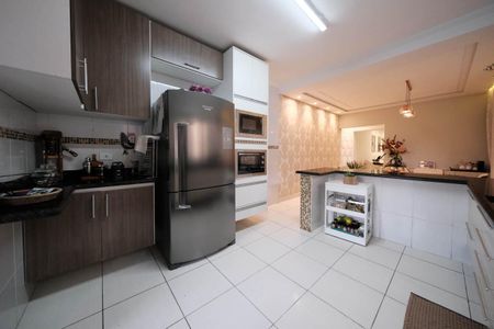 Casa à venda com 180m², 4 quartos e 4 vagasCozinha