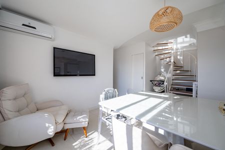 Apartamento à venda com 110m², 2 quartos e 2 vagas Apartamento à venda com 110m², 2 quartos e 2 vagasSala de Jantar