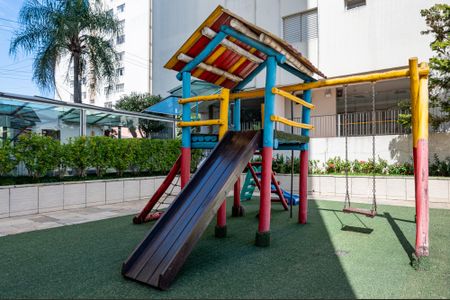 Apartamento à venda com 110m², 2 quartos e 2 vagas Apartamento à venda com 110m², 2 quartos e 2 vagasÁrea comum - Playground