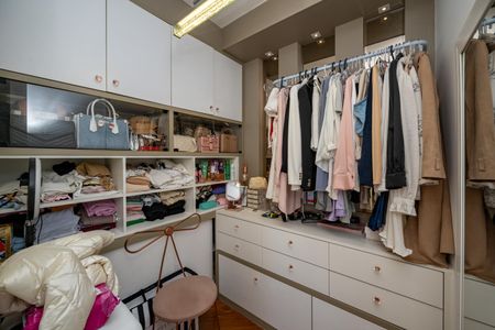 Apartamento à venda com 110m², 2 quartos e 2 vagas Apartamento à venda com 110m², 2 quartos e 2 vagasCloset da suíte