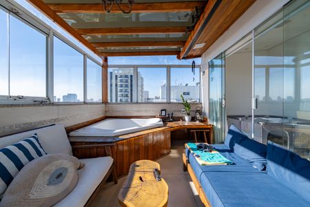 Apartamento à venda com 110m², 2 quartos e 2 vagas Apartamento à venda com 110m², 2 quartos e 2 vagasVaranda da Sala de Jantar