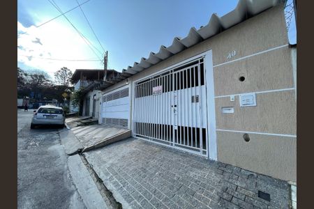 Casa à venda com 135m², 3 quartos e 4 vagas Casa à venda com 135m², 3 quartos e 4 vagasFachada