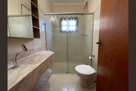 Casa à venda com 135m², 3 quartos e 4 vagas Casa à venda com 135m², 3 quartos e 4 vagasBanheiro Social
