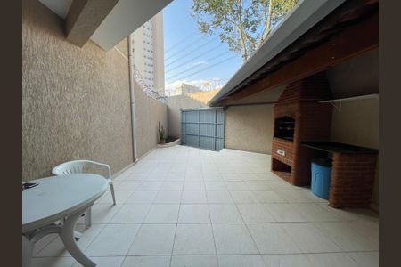 Casa à venda com 135m², 3 quartos e 4 vagas Casa à venda com 135m², 3 quartos e 4 vagasQuintal