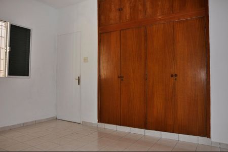 Casa à venda com 154m², 4 quartos e 2 vagas Casa à venda com 154m², 4 quartos e 2 vagasQuarto 1