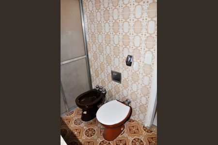 Casa à venda com 154m², 4 quartos e 2 vagas Casa à venda com 154m², 4 quartos e 2 vagasBanheiro Suíte