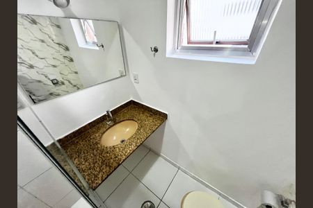 Apartamento à venda com 68m², 2 quartos e 1 vaga Apartamento à venda com 68m², 2 quartos e 1 vagaBanheiro Social