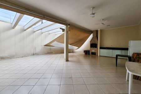 Casa de condomínio à venda com 170m², 3 quartos e 4 vagas Casa de condomínio à venda com 170m², 3 quartos e 4 vagasÁrea Comum