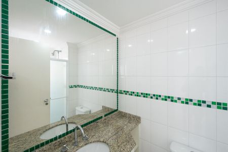 Apartamento à venda com 128m², 3 quartos e 2 vagas Apartamento à venda com 128m², 3 quartos e 2 vagasBanheiro da Suíte 2